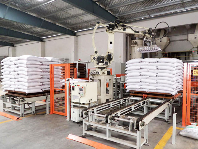 機器人碼垛機在飼料加工行業(yè)的應用